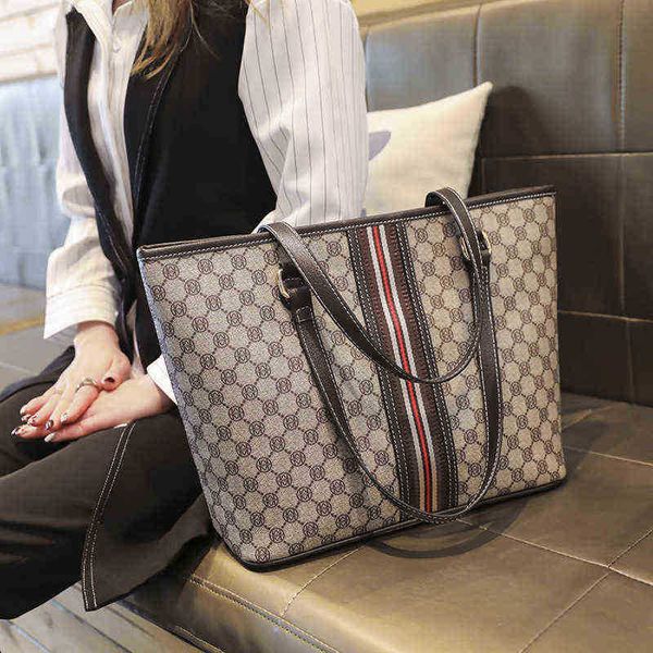 version 2022 summer new printed tote bag women's versatile large capacity shoulder handbag commuter purses
version 2022 summer new printed tote bag women's versatile large capacity shoulder handbag commuter purses