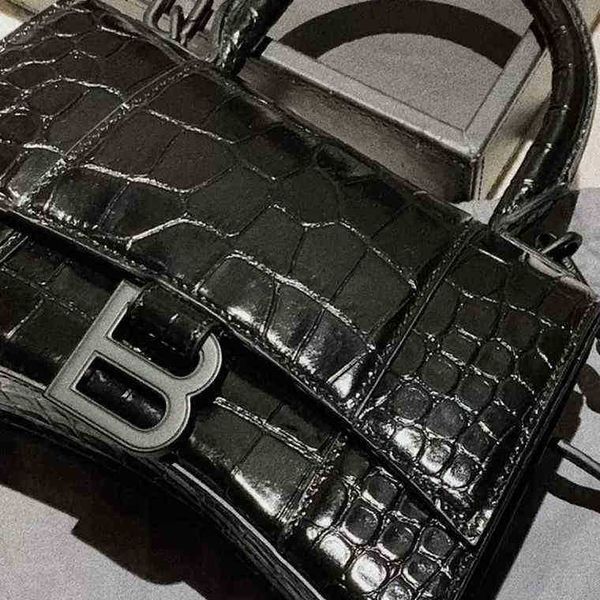 handbags leather designer balencigass hourglass 2022 summer crocodile pattern portable women's high-grade single shoulder messenger
handbags leather designer balencigass hourglass 2022 summer crocodile pattern portable women's high-grade single shoulder messenger