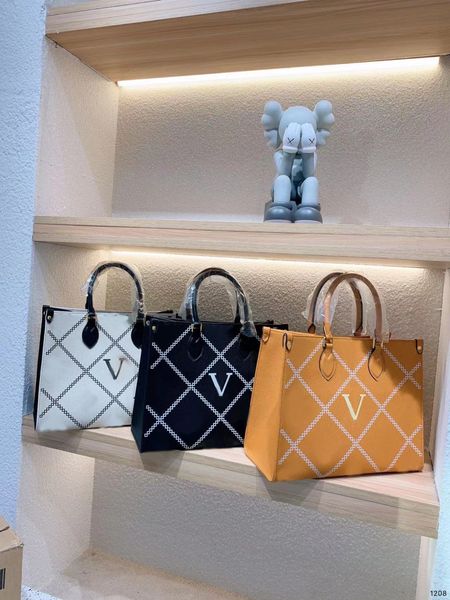 luxury vogue designer bags women onthego handbags flower tote bag ladie casual genuine leather shoulder bags female big purse handbag
luxury vogue designer bags women onthego handbags flower tote bag ladie casual genuine leather shoulder bags female big purse handbag