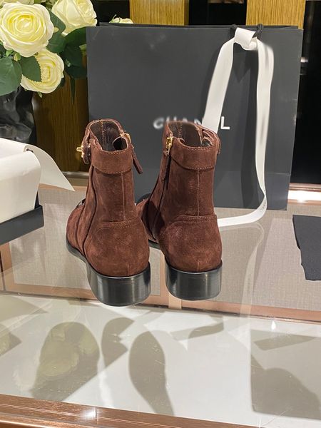 2023 middle age series rain boots booties vintage women martin boot leather chain decoration flat bottom retro rainboots waterproof net red, Black
2023 middle age series rain boots booties vintage women martin boot leather chain decoration flat bottom retro rainboots waterproof net red, Black