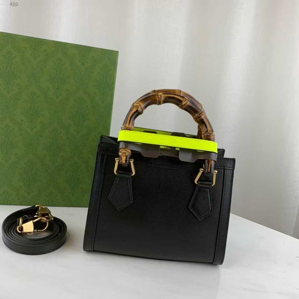 classic retro bamboo portable women fashion bags totes exquisite hardware buckle shoulder strap crossbody messenger bag satchel
classic retro bamboo portable women fashion bags totes exquisite hardware buckle shoulder strap crossbody messenger bag satchel