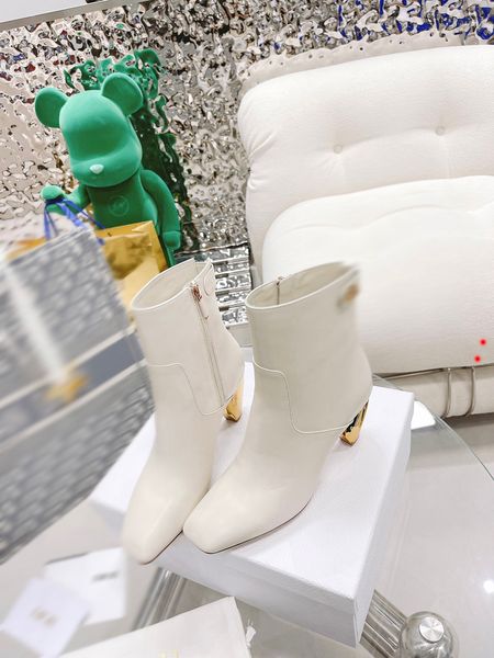 luxury designer leather women boots martin desert boot flamingos love arrow medal real leathers coarse winter designers shoes with box size, Black
luxury designer leather women boots martin desert boot flamingos love arrow medal real leathers coarse winter designers shoes with box size, Black