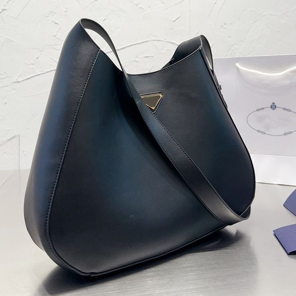 large shoulder bag black leather handbag purse curved design crossbody bags fashion metal triangle magnet closure zipper wallet
large shoulder bag black leather handbag purse curved design crossbody bags fashion metal triangle magnet closure zipper wallet
