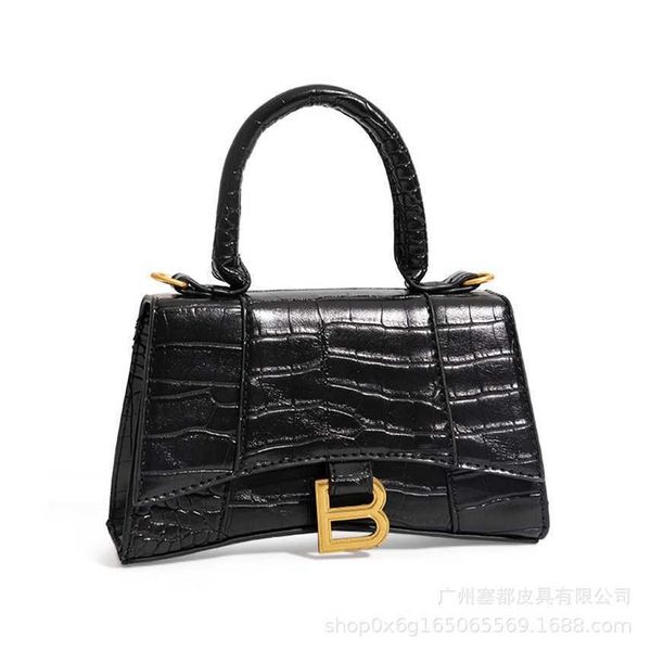 clearance handbag fashion versatile hand crocodile b-shaped diagonal cross new bag female
clearance handbag fashion versatile hand crocodile b-shaped diagonal cross new bag female
