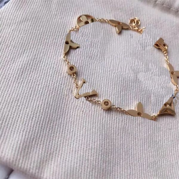 luxury letter bracelet designers heart love bracelets women jewelry fashion friendship lock charm chain rose gold silver plated diamond tenn, Golden;silver
luxury letter bracelet designers heart love bracelets women jewelry fashion friendship lock charm chain rose gold silver plated diamond tenn, Golden;silver
