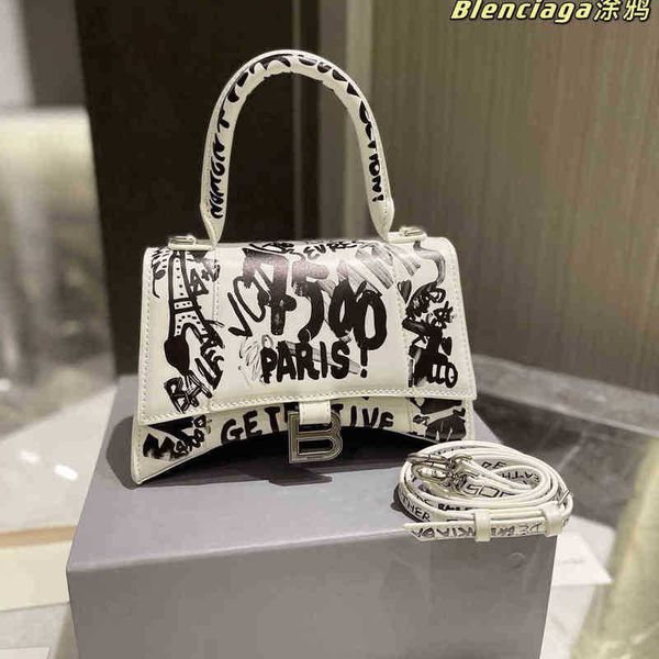 balencigass leather handbags 2022 designer trend graffiti hourglass popular personality women's single shoulder messenger handbag forei
balencigass leather handbags 2022 designer trend graffiti hourglass popular personality women's single shoulder messenger handbag forei
