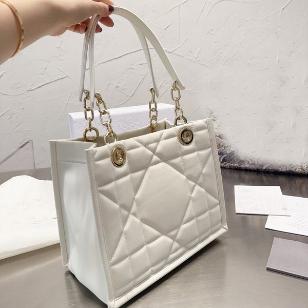 5a designer essential totes solid leather classic stripes 27x22cm hasp closed double handle
5a designer essential totes solid leather classic stripes 27x22cm hasp closed double handle