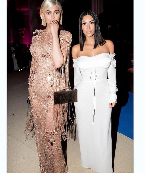 evening dress o-neck gold long dress lace mermaid long sleeve tassel appliques kylie jenner yousef aljasmi women cloth, Black;pink
evening dress o-neck gold long dress lace mermaid long sleeve tassel appliques kylie jenner yousef aljasmi women cloth, Black;pink