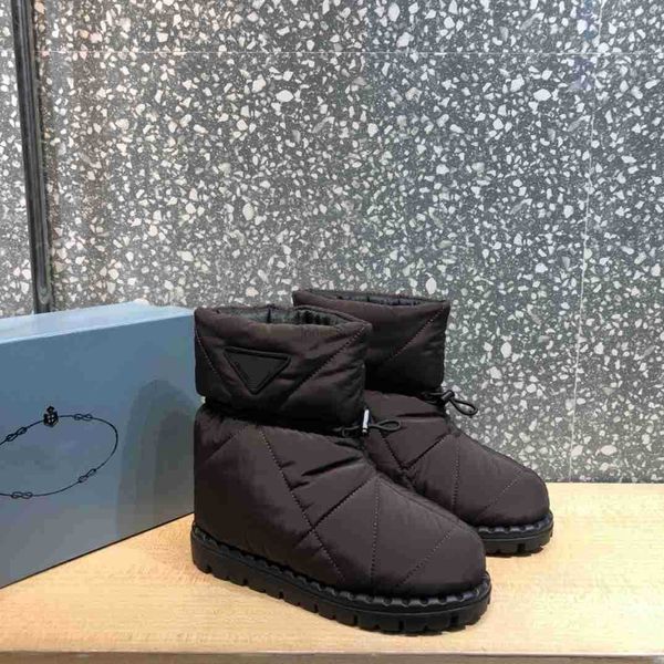 luxurys designer brand p snow boots fashion quilted padded nylon slip on boot down mules classic white black orange fabric winter casual boo
luxurys designer brand p snow boots fashion quilted padded nylon slip on boot down mules classic white black orange fabric winter casual boo