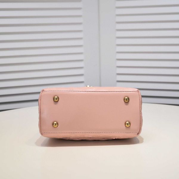 2022 designer bag highquality shoulder bag purse handbags women fashion totes crossbodys chain shoulder strap
2022 designer bag highquality shoulder bag purse handbags women fashion totes crossbodys chain shoulder strap