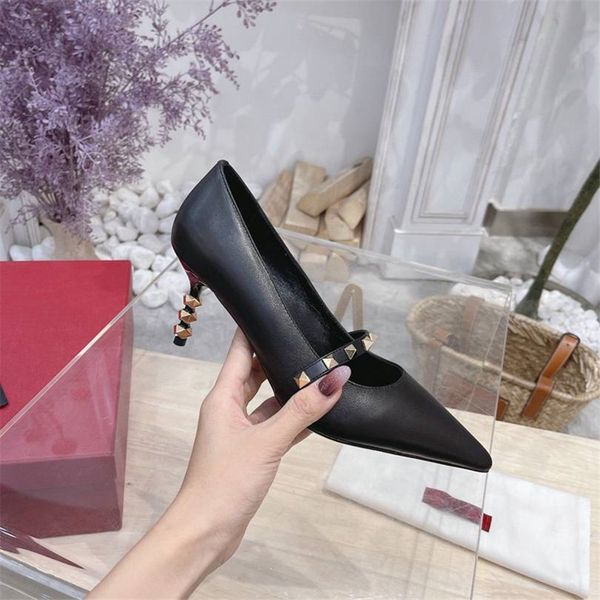 flat valentinoly fashion dress party shoes women leather high business heel metal buckle casual letter wedding shoes 01-015, Black
flat valentinoly fashion dress party shoes women leather high business heel metal buckle casual letter wedding shoes 01-015, Black