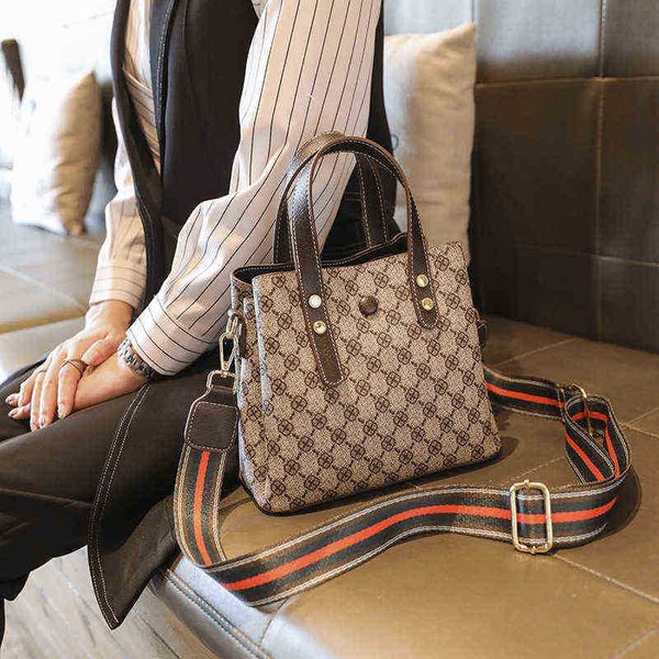 bucket bag women's 2022 summer new printed handbag large capacity broadband sling one shoulder diagonal span purses
bucket bag women's 2022 summer new printed handbag large capacity broadband sling one shoulder diagonal span purses