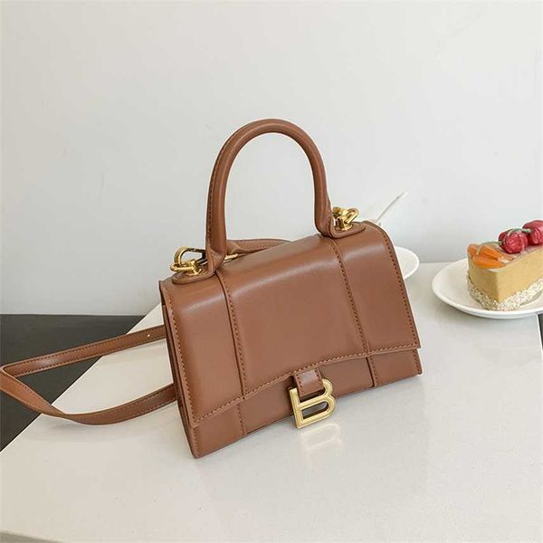 clearance handbag women's bag new fashion pu handbag casual and versatile one shoulder messenger bags
clearance handbag women's bag new fashion pu handbag casual and versatile one shoulder messenger bags