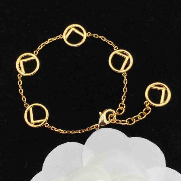 fashion womens designer gold bracelet 18k plated luxury jewelry chain pendant links woman letter love bracelets charm bangle party wedding g, Golden;silver
fashion womens designer gold bracelet 18k plated luxury jewelry chain pendant links woman letter love bracelets charm bangle party wedding g, Golden;silver