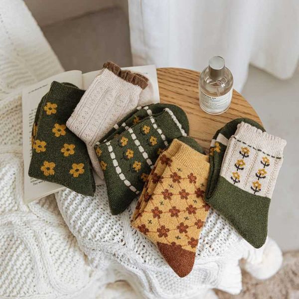 socks hosiery women 2022 winter wool casual breathable japanese style thick warm cute long for new fashion flower t221102, Black;white
socks hosiery women 2022 winter wool casual breathable japanese style thick warm cute long for new fashion flower t221102, Black;white
