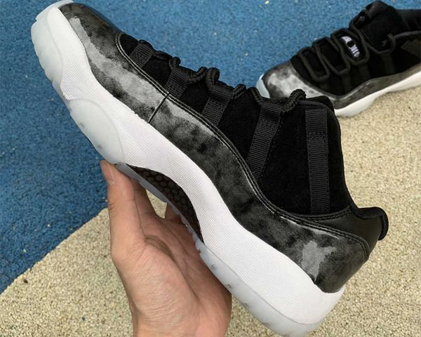 version jumpman 11 low barons mens basketball shoes white metallic silver 11s true carbon plate sole sneakers obra, Black;white
version jumpman 11 low barons mens basketball shoes white metallic silver 11s true carbon plate sole sneakers obra, Black;white