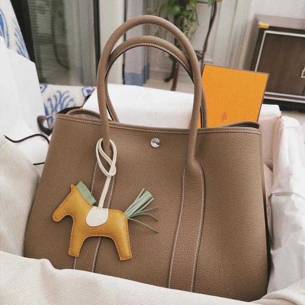 herme garden handbags 2022 new layer cowhide versatile one shoulder diagonal span tote bag portable large shopping bucket wm
herme garden handbags 2022 new layer cowhide versatile one shoulder diagonal span tote bag portable large shopping bucket wm