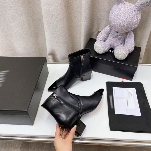 2023 middle age series rain boots booties vintage women martin boot leather chain decoration flat bottom retro rainboots waterproof net red, Black
2023 middle age series rain boots booties vintage women martin boot leather chain decoration flat bottom retro rainboots waterproof net red, Black