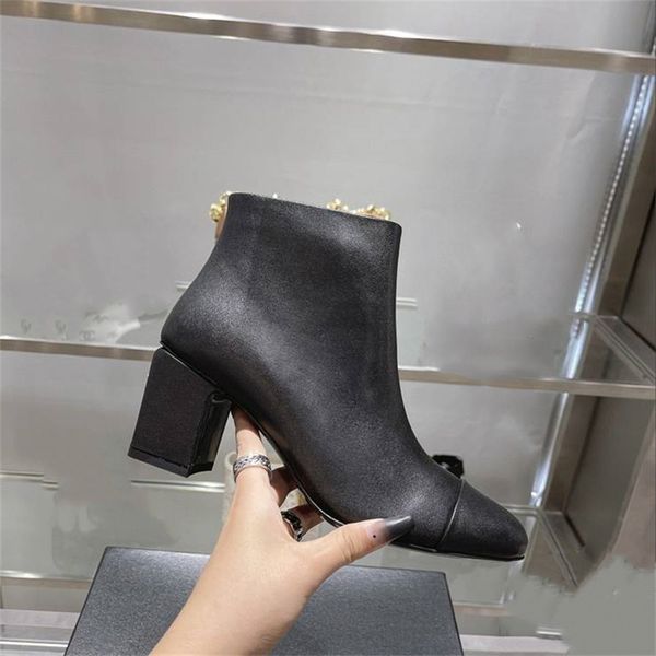 winter boots fashion women vintage channel decorative leather cotton cloth wool warm keeping high heel thick sole snow flat socks shoes 02-0, Black
winter boots fashion women vintage channel decorative leather cotton cloth wool warm keeping high heel thick sole snow flat socks shoes 02-0, Black