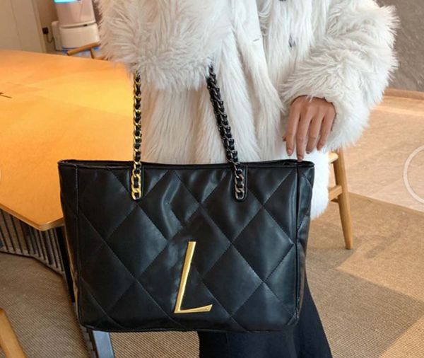 the new 2022 vintage oilskin autumn diamoevening bagsnd lattice embroidery line small fragrance chain one shoulder fashion cross body bag wo
the new 2022 vintage oilskin autumn diamoevening bagsnd lattice embroidery line small fragrance chain one shoulder fashion cross body bag wo