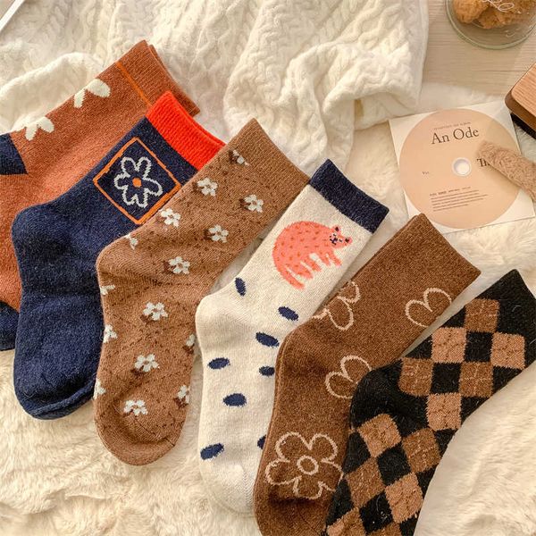 socks hosiery warm for women autumn winter new fashion thick flower cute funny girls retro casual harajuku wool lady cartoon t221102, Black;white
socks hosiery warm for women autumn winter new fashion thick flower cute funny girls retro casual harajuku wool lady cartoon t221102, Black;white