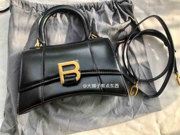 balenciga italy bag hourglasss designer current handbags national baghourglasss crocodile smooth black gold shoulder crossbody bag 25bh
balenciga italy bag hourglasss designer current handbags national baghourglasss crocodile smooth black gold shoulder crossbody bag 25bh