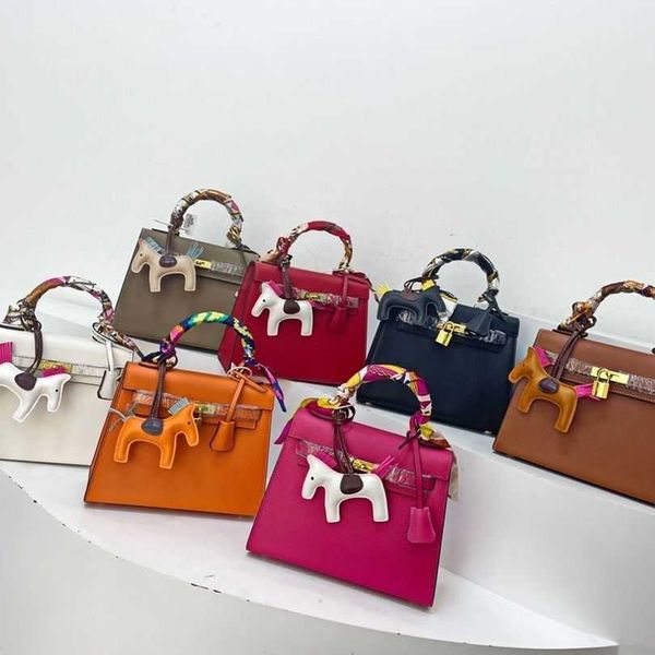 h bag designer bags h ermese handbags women cowhide h classic hand-in-hand messenger handle lock versatile
h bag designer bags h ermese handbags women cowhide h classic hand-in-hand messenger handle lock versatile