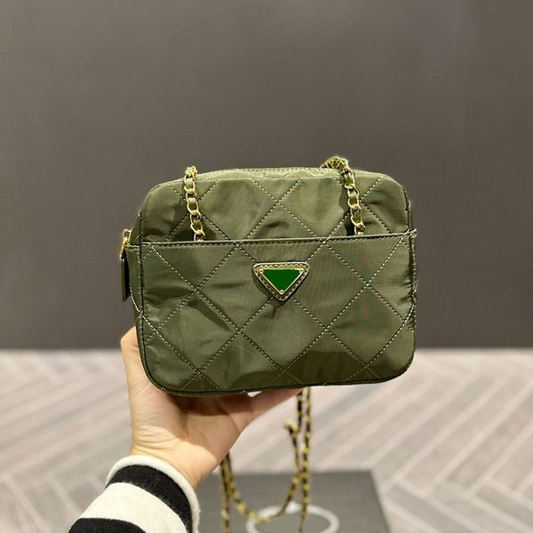 quilting crossbody bag chains shoulder postman bag flap handbag women purse triangle metal letters thread zipper hardware plain fashion enve
quilting crossbody bag chains shoulder postman bag flap handbag women purse triangle metal letters thread zipper hardware plain fashion enve