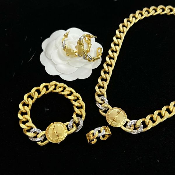 fashion designer necklaces v pendant banshee medusa head 18k gold plated bracelets earrings rings birthday festive engagement gifts mn6 --02, Silver
fashion designer necklaces v pendant banshee medusa head 18k gold plated bracelets earrings rings birthday festive engagement gifts mn6 --02, Silver