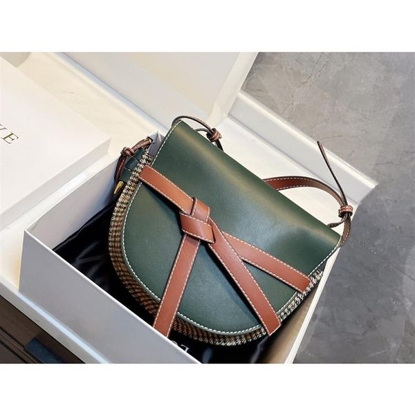 trends on behalf of the saddle bags leather quality joker fashion women's favorite226y
trends on behalf of the saddle bags leather quality joker fashion women's favorite226y