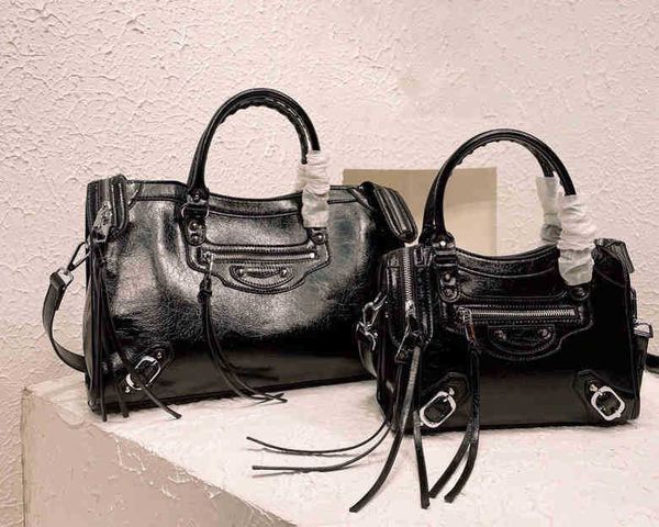 designer luxury womens bag handbag b-shaped paris single shoulder messenger fashion square gift shoulder oblique span versatile handheld bag
designer luxury womens bag handbag b-shaped paris single shoulder messenger fashion square gift shoulder oblique span versatile handheld bag