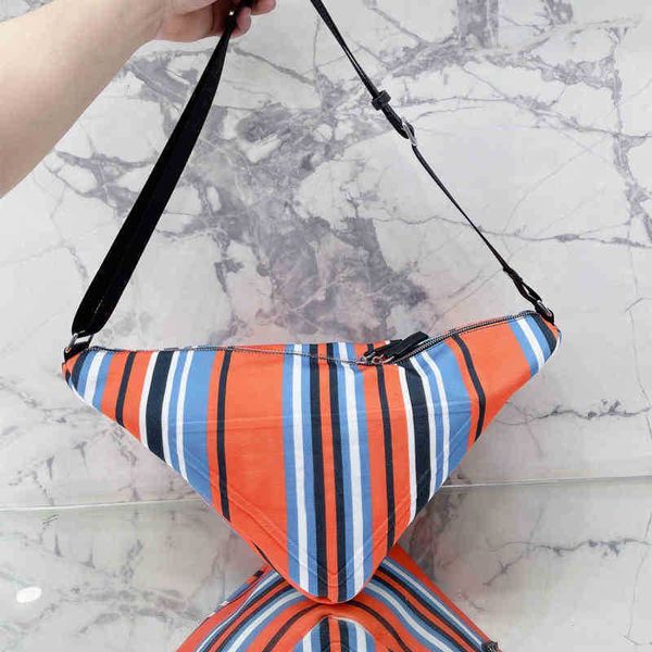 pbag triangle evening bags cross body triangle shape stereo sports bag designers shoulder high capacity crossbody woman's handbags 2207
pbag triangle evening bags cross body triangle shape stereo sports bag designers shoulder high capacity crossbody woman's handbags 2207