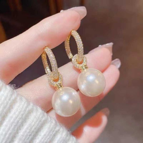 dolon's design is slightly inlaid with diamonds rings buckles pearls earrings fashionable personalized atmospheric ear ornaments, Golden
dolon's design is slightly inlaid with diamonds rings buckles pearls earrings fashionable personalized atmospheric ear ornaments, Golden