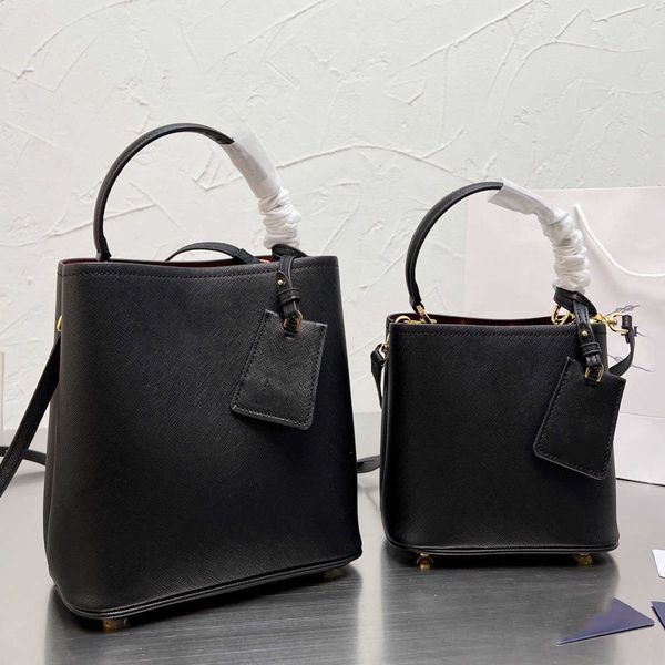 2021 fashion catwalk style bucket bag luxury designer ladies handbag large capacity han dbag h
2021 fashion catwalk style bucket bag luxury designer ladies handbag large capacity han dbag h