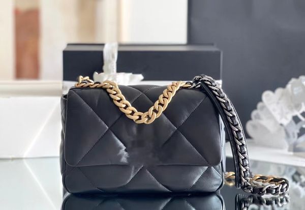 one shoulder bag women's boutique messenger bag luxury designer sheepskin production fashion zipper shoulders strap hardware casual han
one shoulder bag women's boutique messenger bag luxury designer sheepskin production fashion zipper shoulders strap hardware casual han