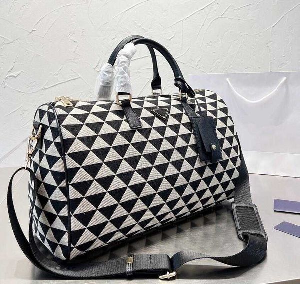 high capacity triangle canvas duffle bags men leisure commerce handbags women's designer airport shopping bag shoulder packet large
high capacity triangle canvas duffle bags men leisure commerce handbags women's designer airport shopping bag shoulder packet large