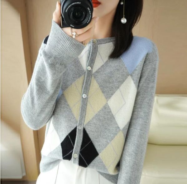 women's sweaters for fall/winter v-neck color matching knitted cardigan age-reducing loose sweater outerwear jacket, White;black
women's sweaters for fall/winter v-neck color matching knitted cardigan age-reducing loose sweater outerwear jacket, White;black