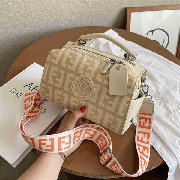 bag female new fashion versatile one shoulder messenger embossed letter soft leather portable small square bag handbag sale
bag female new fashion versatile one shoulder messenger embossed letter soft leather portable small square bag handbag sale