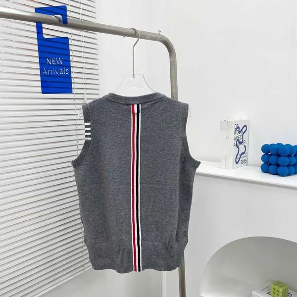 fashion mens designer t shirt thomes brownns womens 22s autumn new tb four bar jacquard contrast color three british college style knitted v, White;black
fashion mens designer t shirt thomes brownns womens 22s autumn new tb four bar jacquard contrast color three british college style knitted v, White;black