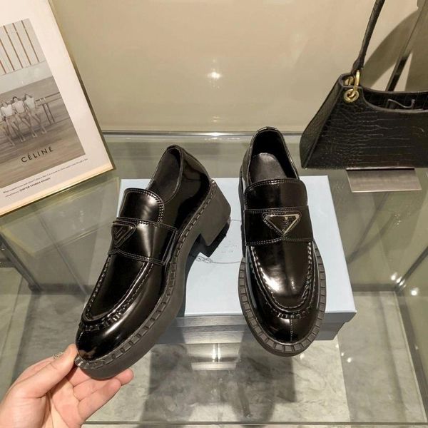 

the retro loafers casual shoes are made of glossy leather and embellished with signature enamelled triangles size 35-40mkjjj0003 cmr lwi, Black