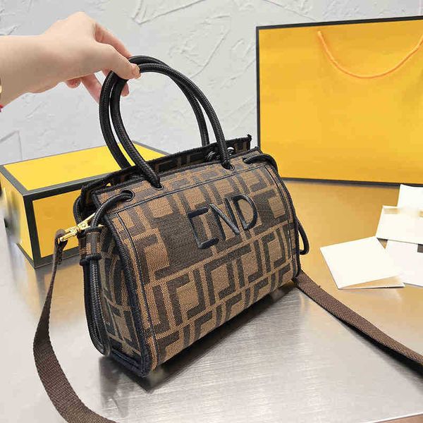 totes bags luxury desinger bag womens large tote purse classic shopping handbags fashion letters shoulder women canvas crossbody wallet 2207
totes bags luxury desinger bag womens large tote purse classic shopping handbags fashion letters shoulder women canvas crossbody wallet 2207