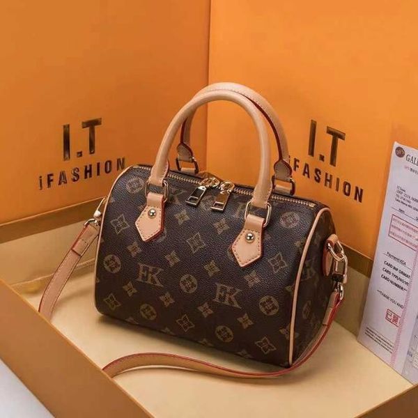 2023 new messenger travel bag classic style women bags shoulder bags lady totes handbags speedy 30cm crossbody package clutch handbag tote
2023 new messenger travel bag classic style women bags shoulder bags lady totes handbags speedy 30cm crossbody package clutch handbag tote