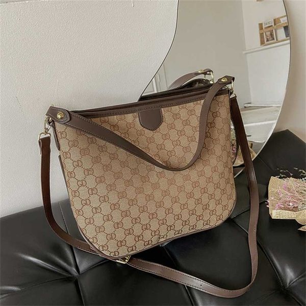large capacity texture underarm women's new summer simple big fashion one shoulder handbag
large capacity texture underarm women's new summer simple big fashion one shoulder handbag