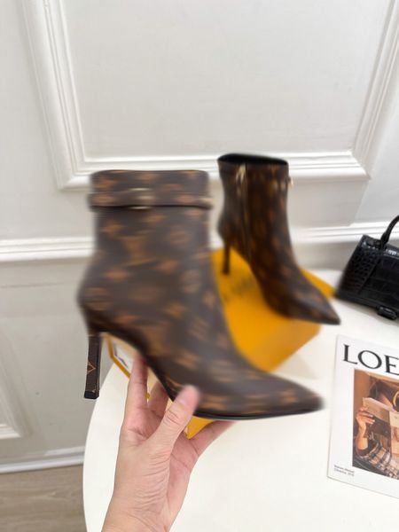 womens designer boots leather martin ankle chaelsea boot fashion non-slip wave colored rubber outsole elastic webbing luxury comfort exquisi, Black
womens designer boots leather martin ankle chaelsea boot fashion non-slip wave colored rubber outsole elastic webbing luxury comfort exquisi, Black