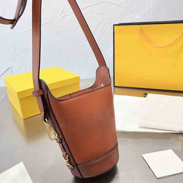 bucket bags crossbody designer handbag wallet women shoulder bags fashion wide strap leather handbags totes purse 220714 
bucket bags crossbody designer handbag wallet women shoulder bags fashion wide strap leather handbags totes purse 220714
