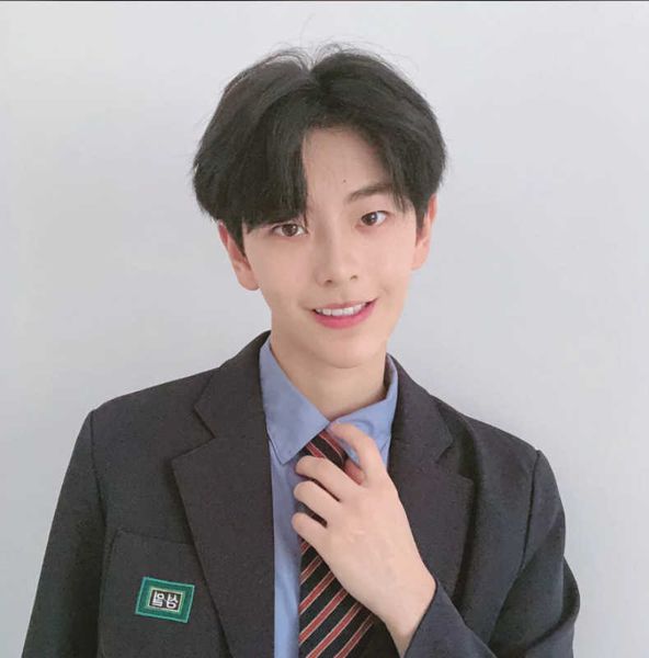 hair lace wigs wig medium split bangs short straight handsome natural ffy fashion korean men's hair set, Black
hair lace wigs wig medium split bangs short straight handsome natural ffy fashion korean men's hair set, Black