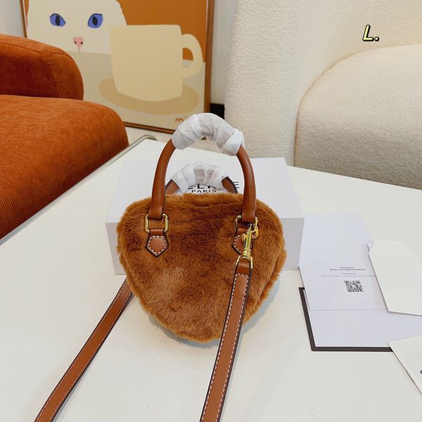 cosmetic bags cases designer bags 22s plush heart-shaped shoulder bag winter female cute clutch purse love handbag chain messenger ladies cr
cosmetic bags cases designer bags 22s plush heart-shaped shoulder bag winter female cute clutch purse love handbag chain messenger ladies cr