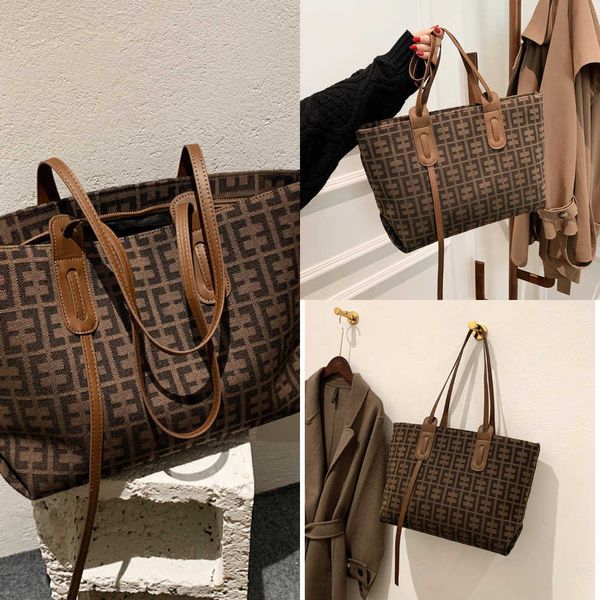 clearance large capacity bag women's new fashion sling shoulder armpit style versatile portable tote bag handbags
clearance large capacity bag women's new fashion sling shoulder armpit style versatile portable tote bag handbags