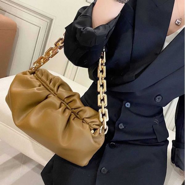 handbags fashion tote botte ven bags woven cosmetic pouch cowhide new chain cloud bag fashionable versatile wrinkled style one shoulder
handbags fashion tote botte ven bags woven cosmetic pouch cowhide new chain cloud bag fashionable versatile wrinkled style one shoulder