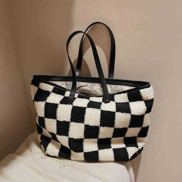 shopping bags handbags plush simple tote bag large capacity women's bag new autumn and winter fashion plush checkerboard single shoulde
shopping bags handbags plush simple tote bag large capacity women's bag new autumn and winter fashion plush checkerboard single shoulde